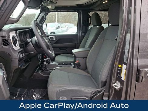 Used 2025 Jeep Wrangler Unlimited Sahara image 16