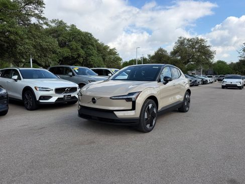 New 2026 Volvo EX30 Plus w/ Protection Package RWD image 2