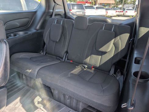 Used 2018 Chrysler Pacifica Touring Plus w/ S Appearance Package FWD image 11