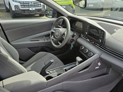 New 2026 Hyundai Elantra SE FWD image 10