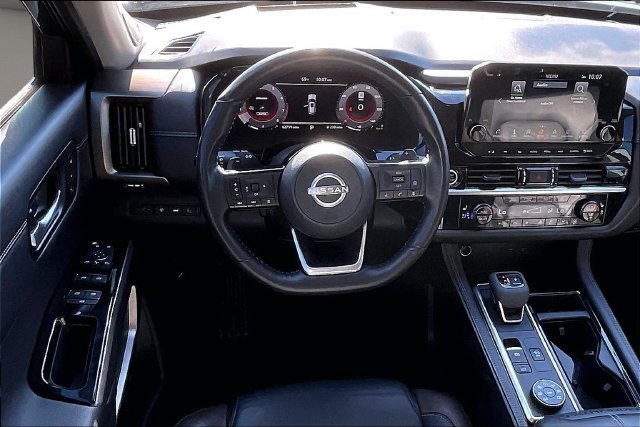 Used 2023 Nissan Pathfinder Platinum AWD/4WD image 5