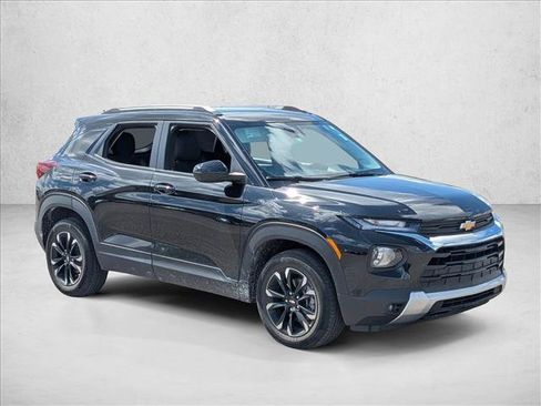 Used 2023 Chevrolet TrailBlazer LT FWD image 3