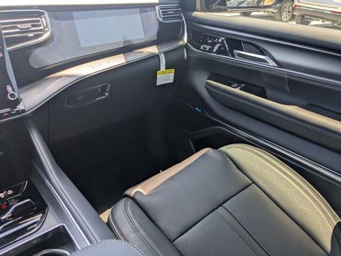 New 2025 Jeep Grand Wagoneer Series II Obsidian w/ Quick Order Packagew 28T image 15