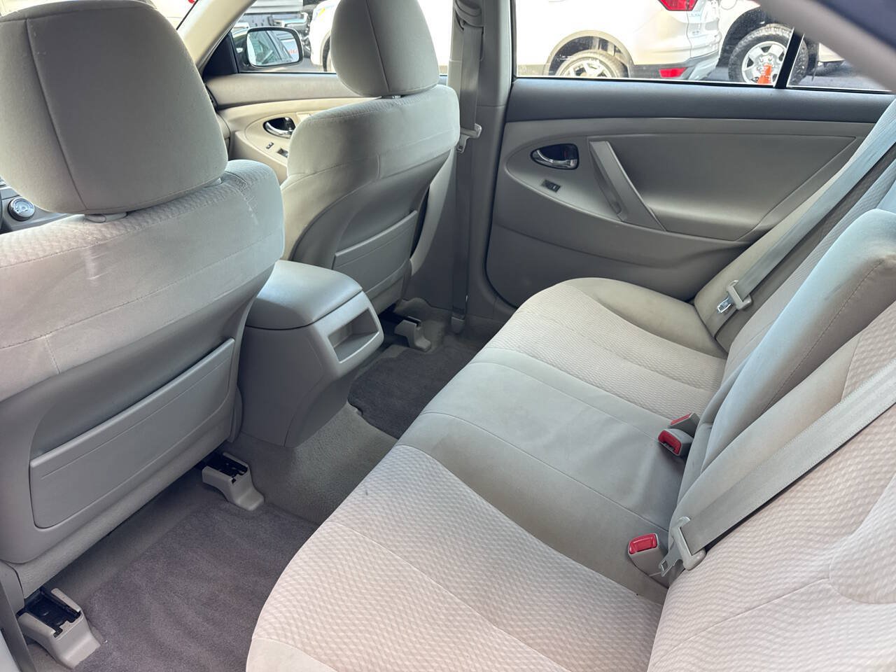 Used 2011 Toyota Camry LE FWD image 18