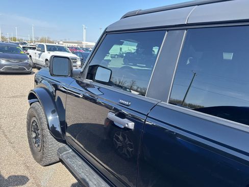 Used 2023 Ford Bronco Wildtrak image 14