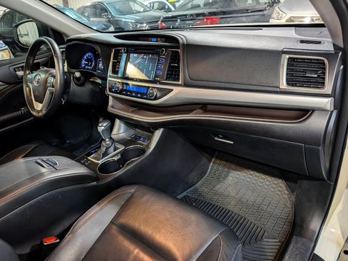 Used 2015 Toyota Highlander XLE image 33