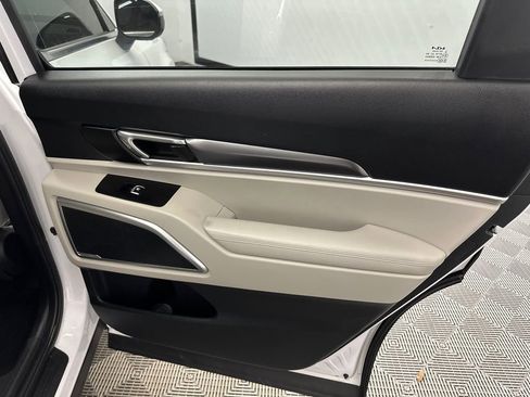 Used 2023 Kia Telluride S w/ S Sunroof Package FWD image 17