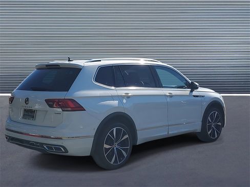 Used 2022 Volkswagen Tiguan SEL R-Line image 3