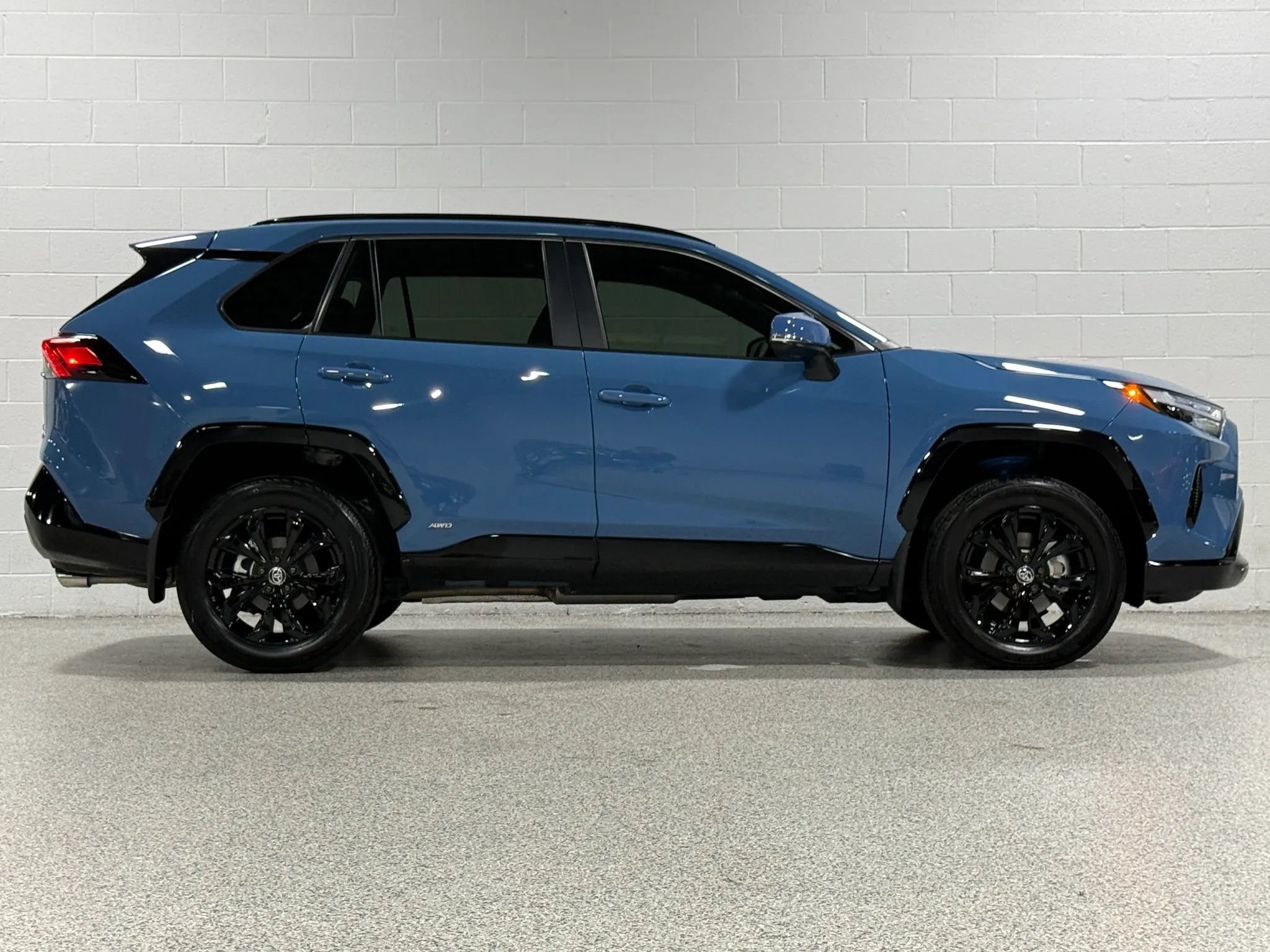 Used 2024 Toyota RAV4 SE w/ Convenience Package AWD/4WD image 5