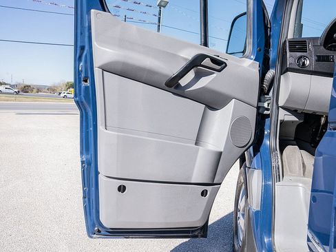 Used 2016 Mercedes-Benz Sprinter 2500 image 10