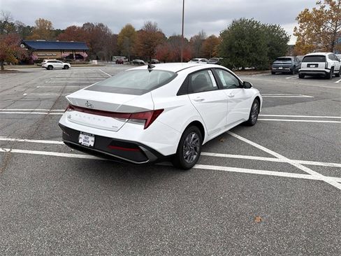 New 2026 Hyundai Elantra Blue image 7