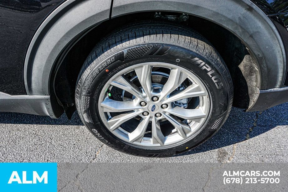 Used 2021 Ford Explorer Limited w/ Equipment Group 301A RWD image 16
