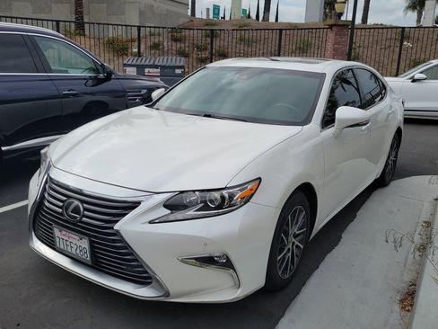 Used 2016 Lexus ES 350 w/ Navigation System Package FWD image 1