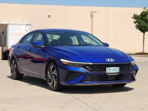 Used 2025 Hyundai Elantra Limited FWD image 3
