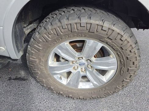 Used 2015 Ford F150 Platinum w/ Equipment Group 701A Luxury AWD/4WD image 18