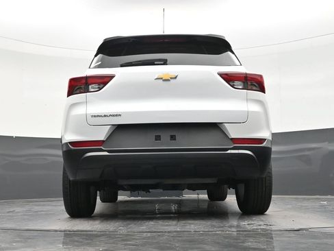 Used 2025 Chevrolet TrailBlazer LS FWD image 23