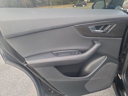 Used 2019 Audi Q8 Premium image 27