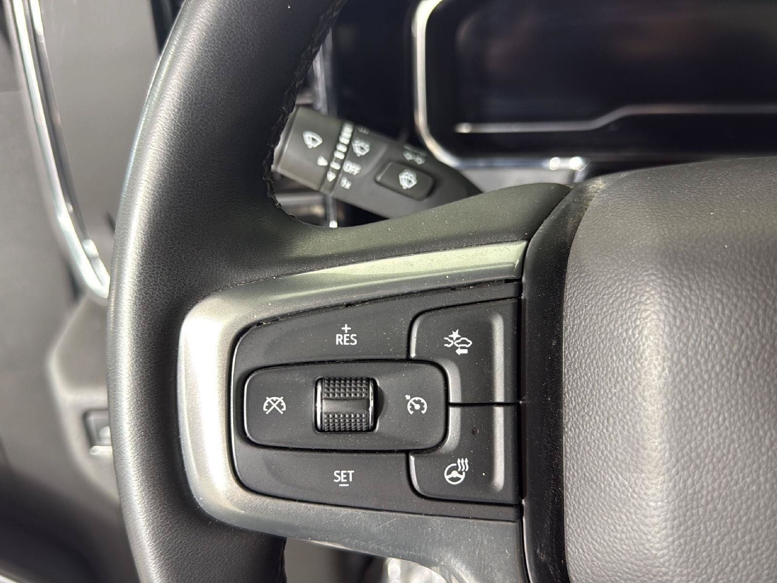 Used 2024 Chevrolet Silverado 1500 LT w/ Z71 Off-Road Package AWD/4WD image 9