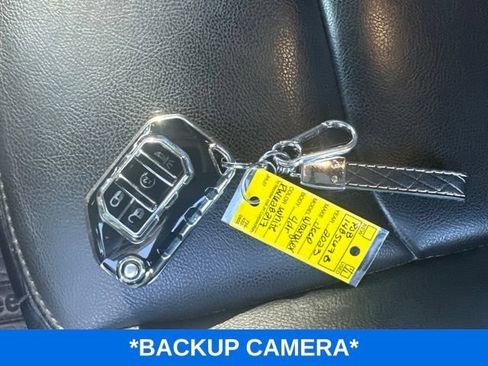 Used 2023 Jeep Wrangler Unlimited Sahara AWD/4WD image 8
