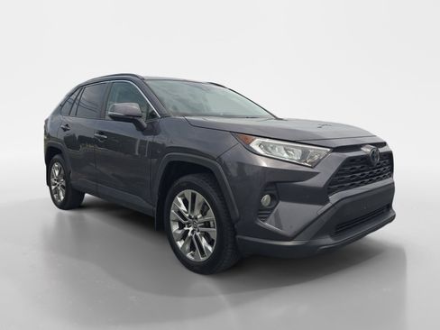 Used 2019 Toyota RAV4 XLE Premium w/ Carpet Mat Package FWD image 8