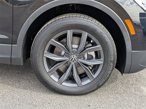 Certified 2023 Volkswagen Tiguan SE w/ Panoramic Sunroof Package image 12