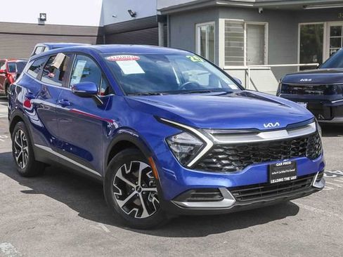 Used 2023 Kia Sportage EX FWD image 2