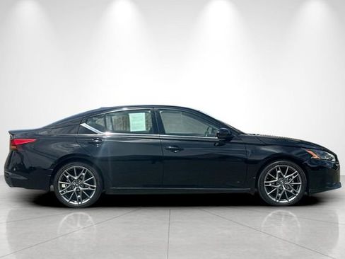 Used 2023 Nissan Altima 2.0 SR FWD image 3