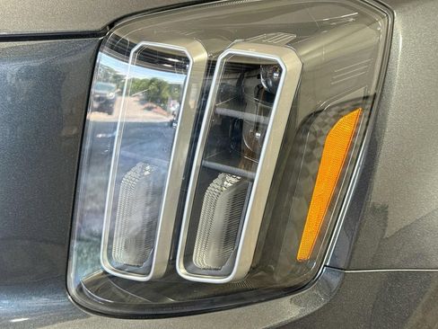Used 2023 Kia Telluride EX w/ EX Captain's Chair Package FWD image 3