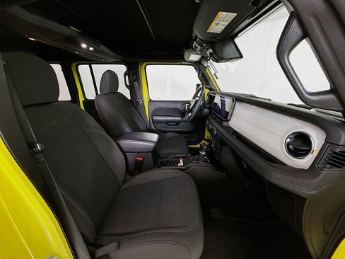 Used 2024 Jeep Wrangler Sahara image 27