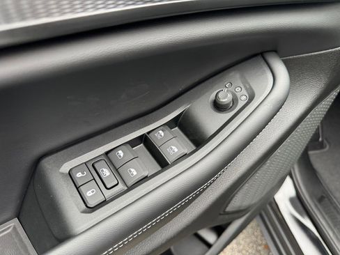 Used 2025 Jeep Grand Cherokee Altitude image 12