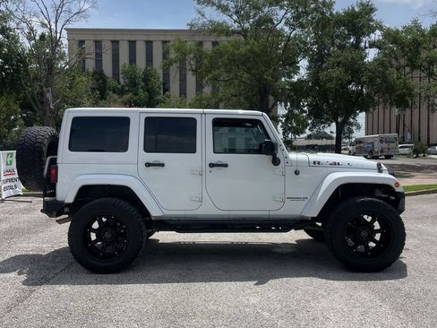 Used 2017 Jeep Wrangler Unlimited Rubicon AWD/4WD image 6
