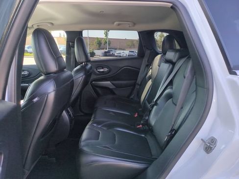 Used 2021 Jeep Cherokee Latitude Lux w/ Comfort/Convenience Group FWD image 28