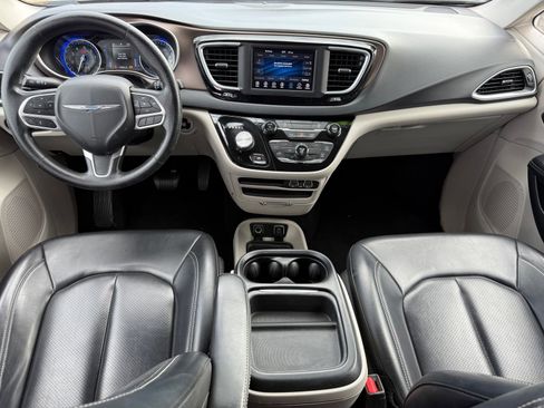 Used 2021 Chrysler Voyager Lxi image 24