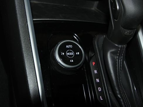 Used 2025 Chevrolet Colorado Trail Boss AWD/4WD image 17