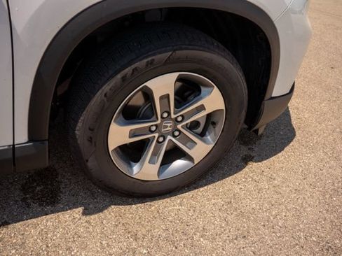 Used 2025 Honda Pilot EX-L image 9