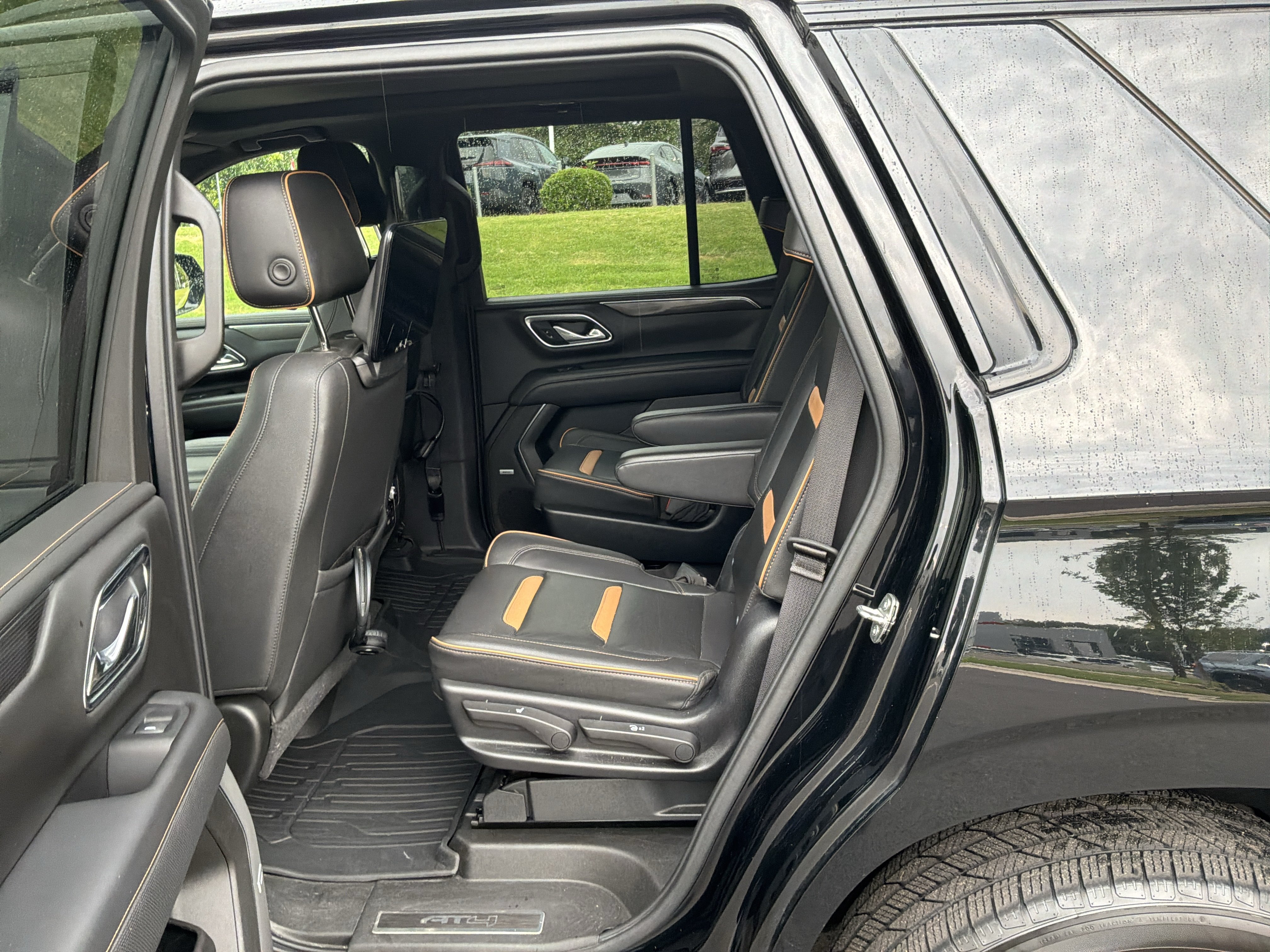 Used 2021 GMC Yukon AT4 w/ AT4 Premium Package AWD/4WD image 31