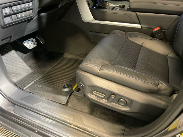 Used 2025 Toyota Tundra Platinum w/ TRD Off-Road Package AWD/4WD image 13