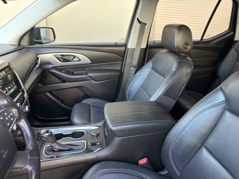 Used 2019 Chevrolet Traverse LT w/ LPO, Floor Liner Package FWD image 40
