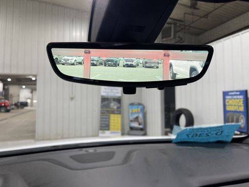 Used 2023 Chevrolet Traverse RS AWD/4WD image 21