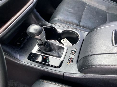 Used 2014 Toyota Highlander Limited Platinum FWD image 16
