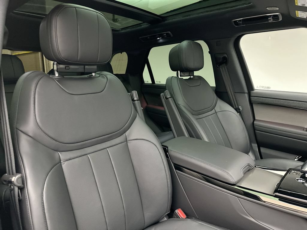 New 2027 Land Rover Range Rover Sport Dynamic SE AWD/4WD image 6