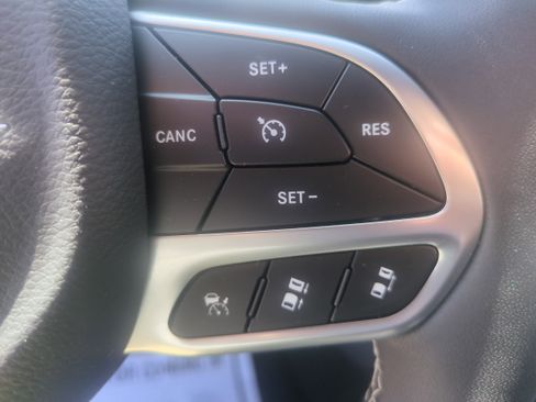 Used 2026 Chrysler Voyager LX FWD image 15