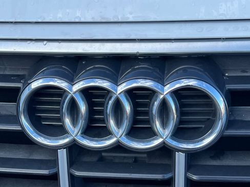 Used 2021 Audi Q5 Premium w/ Convenience Package image 10