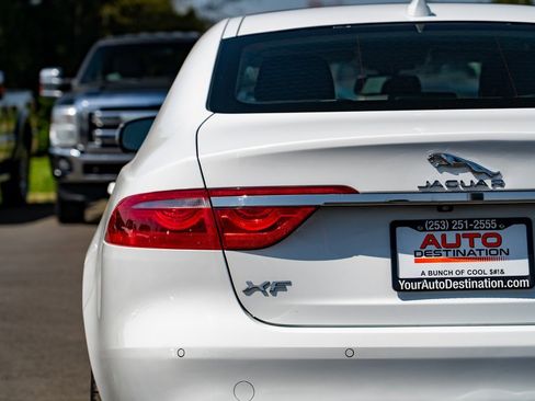 Used 2018 Jaguar XF Prestige image 12