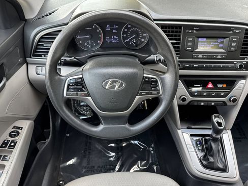 Used 2017 Hyundai Elantra SE image 13