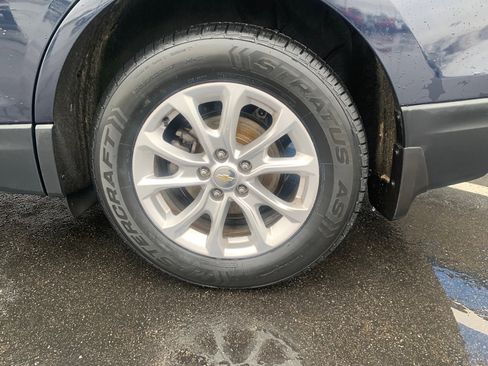 Used 2020 Chevrolet Equinox LT w/ Driver Convenience Package image 5