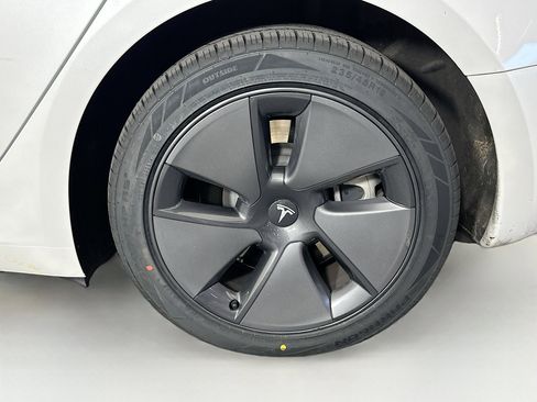 Used 2023 Tesla Model 3 Standard Range image 11