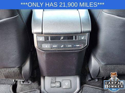 Used 2024 Toyota Highlander Platinum AWD/4WD image 32