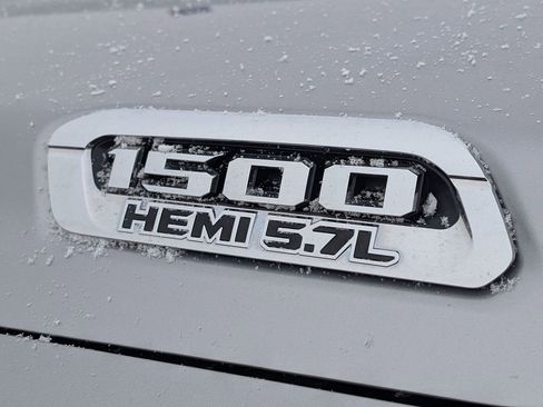 Used 2019 RAM 1500 Laramie AWD/4WD image 17