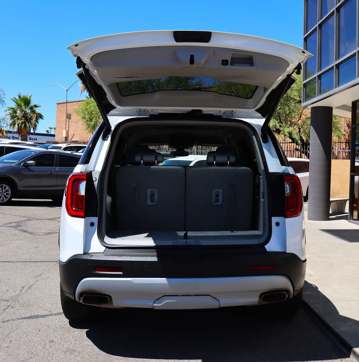 Used 2020 GMC Acadia SLT w/ LPO, Cargo Package FWD image 22
